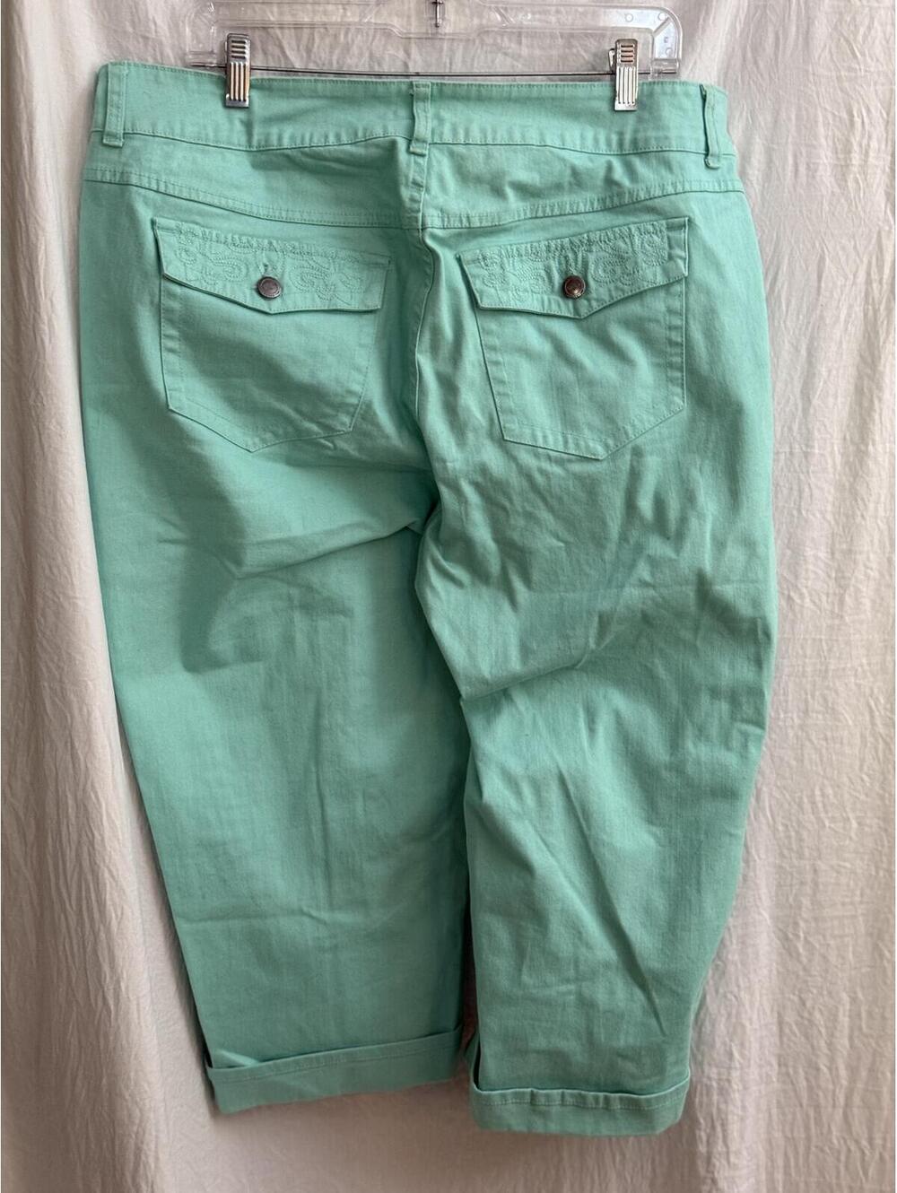 🆕LISTING🆕 Lee Riders Capris - Picture 2 of 5